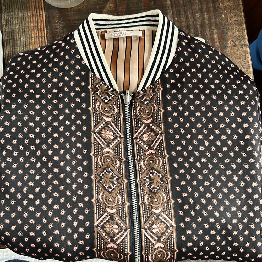 Scotch and soda’s women’s reversible light silk zip up